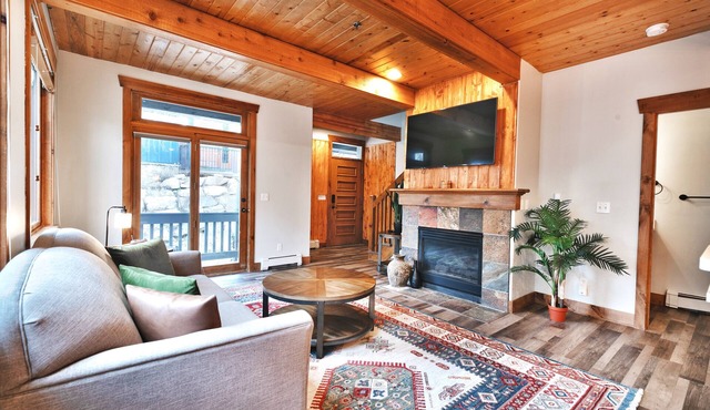 Settler's Ridge #7 - On Deer Valley Drive - Easy Walk/Shuttle to Skiing and Main St.