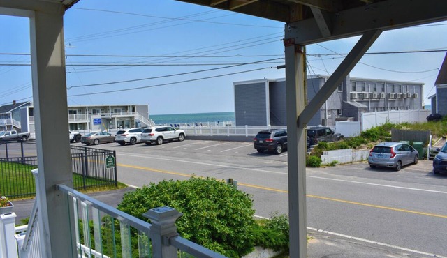 Seven bedroom directly across street from shared/private beach