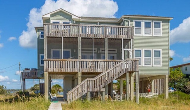 Seven bedroom family home on gulf to bay lot