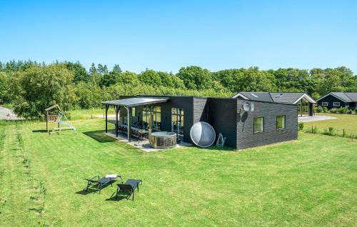 Seven-Bedroom Holiday Home In Glesborg