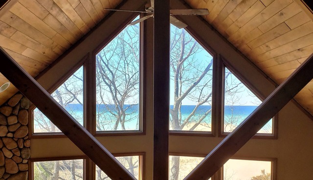 Seven Bedroom Home on Lake Michigan & short walk to Portage Lake