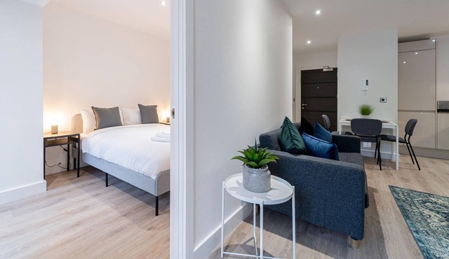 Seven Living Residences Solihull - Modern Studios NEC and BHX