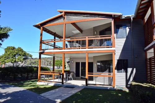 Seven On Myrtle at Hat Head - Bring your own linen.