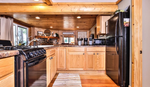 Seven Pines - Lakefront cottage on West Bay of Little Saint Germain Lake