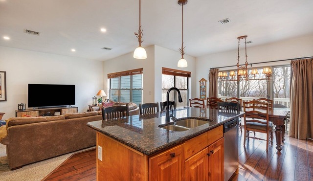 Seven Springs 4 BR Premium Condo, Deck with Views by RedAwning