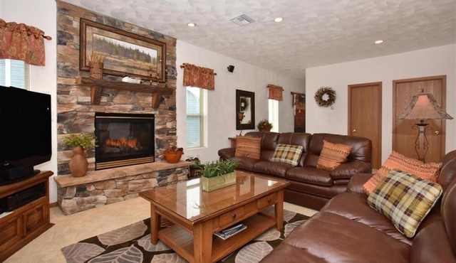 Seven Springs 4 BR Premium Condo, Mountain Views!