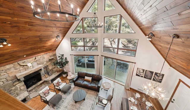 Seven Springs-Hidden Valley-Spacious Cabin Sleeps 20-7BR-Hot Tub-2 Game Rooms