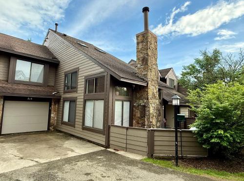 Seven Springs Hideaway Ski In and Out Pet Friendly