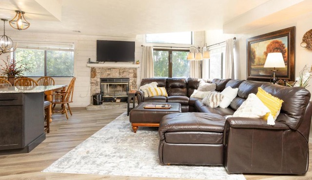 Seven Springs Meadowridge 3 Bedroom Standard Condo - Sleeps 10, Pet Friendly! condo