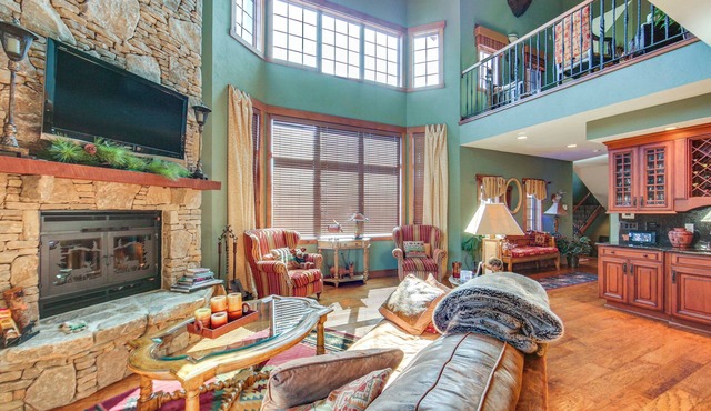 Seven Springs Resort Home: Theater Room & Grill