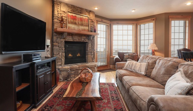 Seven Springs - Southwind Ski-in Ski-Out Mountaintop Townhouse