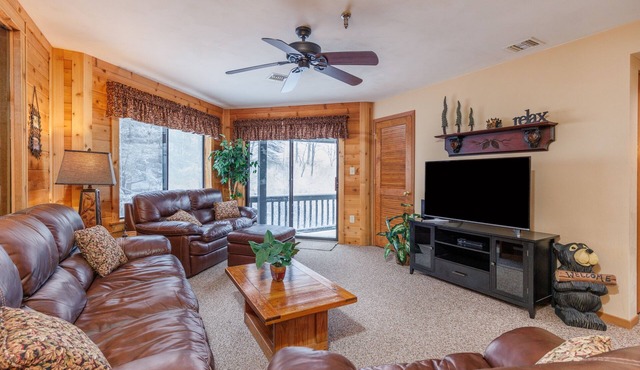 Seven Springs Stoneridge 3 Bedroom Standard Condo, Private Deck by RedAwning