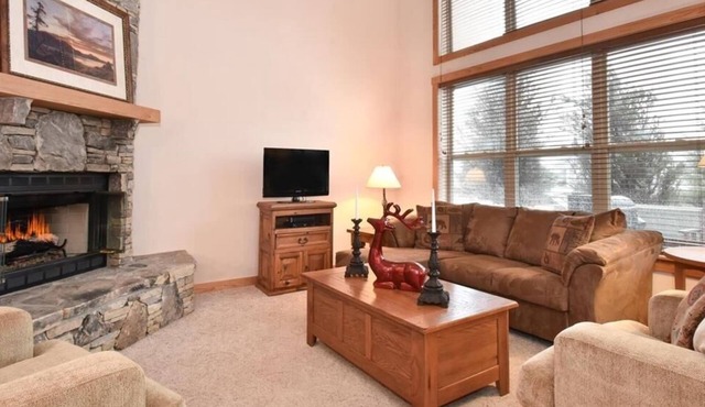 Seven Springs Woodridge 3 Bedroom Premium Condo, Sleeps 7! by RedAwning