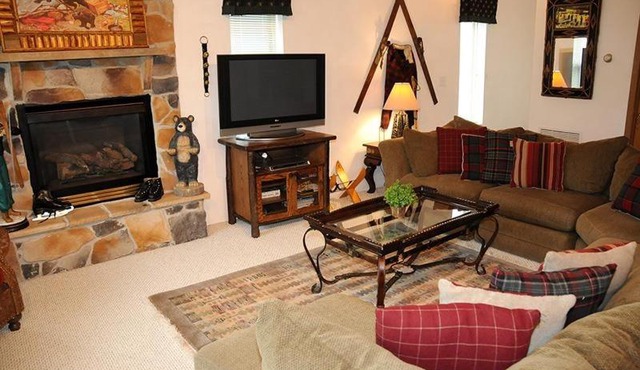 Seven Springs Woodridge 4 Bedroom Premium Condo, Sleeps 10, Deck with Mountain Views condo