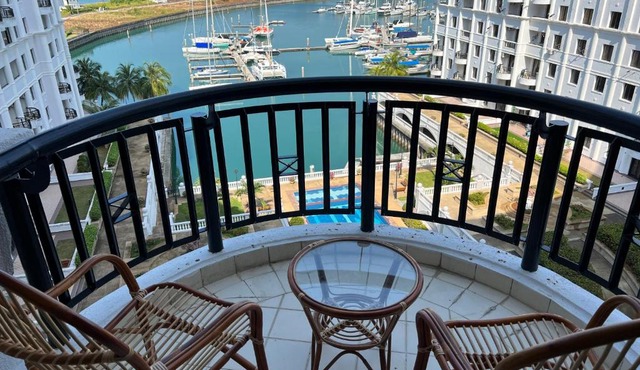 Sevenseas Marina Crescent