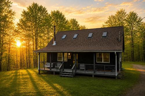 Seventeen Pines - Chic Catskills Cabin with Fireplace & Loft on 17 Acres