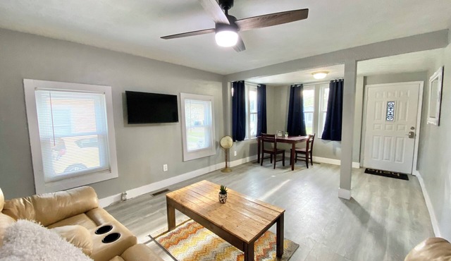 Seventeenth Street 2-bedroom 1 bath house with AC, WiFi in Herrin