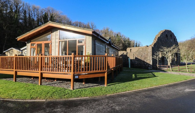 SEVENTH HEAVEN, family friendly, with a garden in Wisemans Bridge