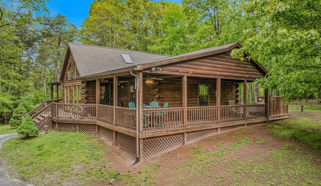 Seventh Heaven - pet friendly, hot tub, wifi, kid`s loft, wifi, grill, king bed