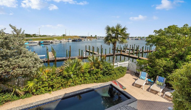 SEVENTH HEAVEN~Waterfront 5 BR, 4 Ba Townhome with Pool, Elevator & Dockage!