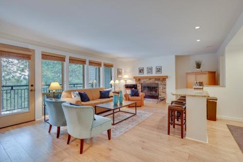 Seventh Mountain Condo with Resort Amenities!