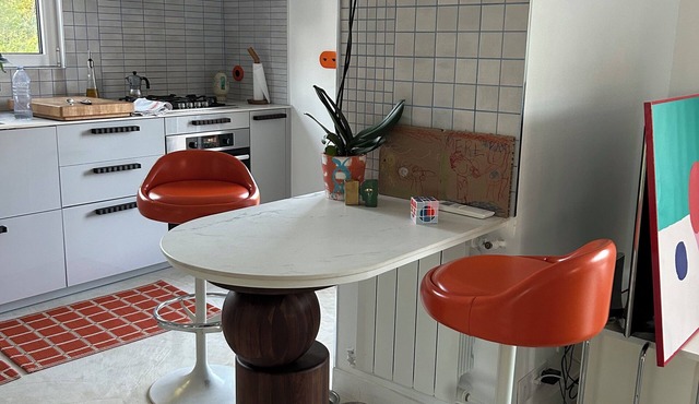 Seventies ambience with all modern comforts, villa with pool and garden