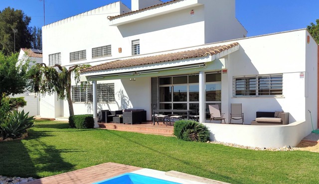 Sevilla de Lujo, live the city with views of the countryside and the sunset.