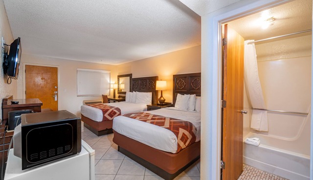 Sevilla Inn - Near Medieval Times