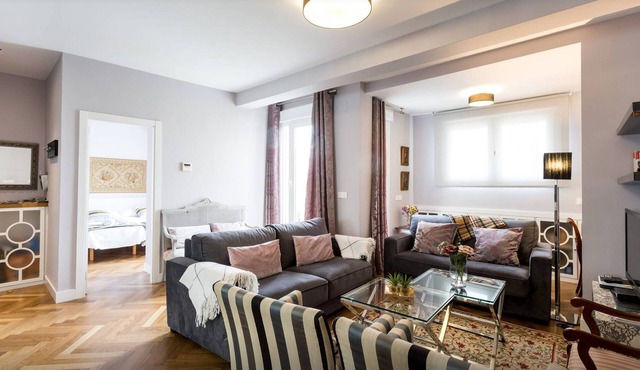 Seville center, large penthouse with terrace and 3 double bedrooms