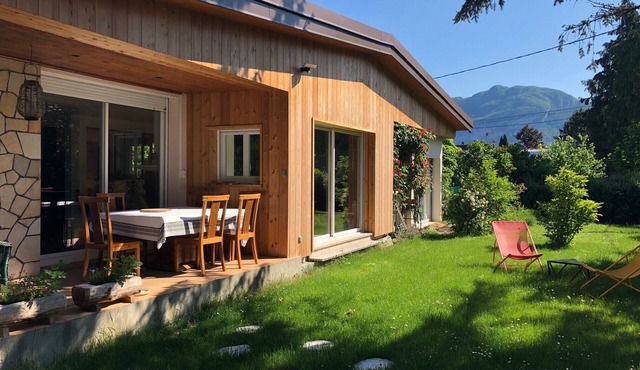 SEVRIER, VILLA PLAIN PIED, 10M DE LA PISTE, 3 MIN DU LAC, 7 pers