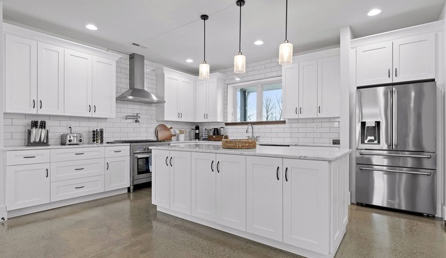 Sewanee Retreat! Barndominium on 34 Acres Sleeps 12 and Hosts 40!