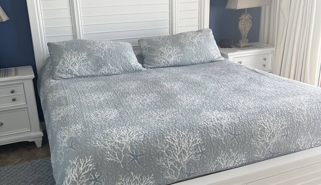 Seychelles 405 with complimentary beach service & free Wi-Fi