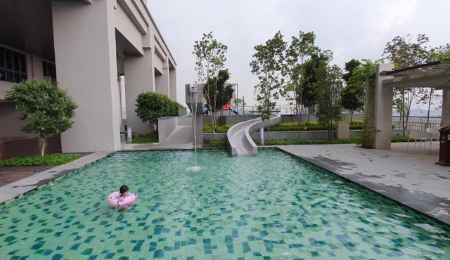 SFERA ATMOSPHERE MAEPS Serdang Free WiFi Netflix Sky Garden Infinity Pool Facing Putrajaya