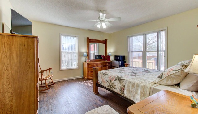 SFW501LA: Moore Beach Time Lower A-Cozy Studio in Walking Distance to Pier, Beac