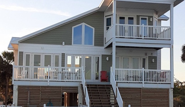 SGI Paradise - Beachfront Home, 4 Bdrm, 3 Bath, Sleeps 13, 22 Steps to the Beach