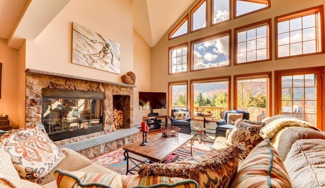 SH4 Bretton Woods Condo With Hot Tub, Next to Skiing and Mt Washington Hotel, ski Slopes Views!