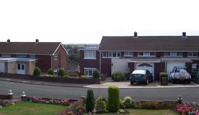 Sha's Pad, Room 2 - SLEEPS 2, twin king bed + private bathroom with shower.