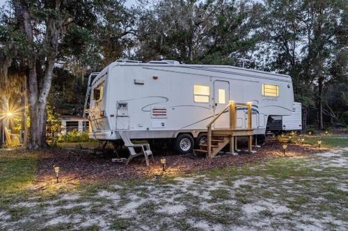 Shaanti Retreat Cozy Private Camper 2