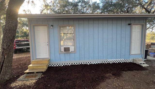 Shaanti Retreat Cozy Studio Blue