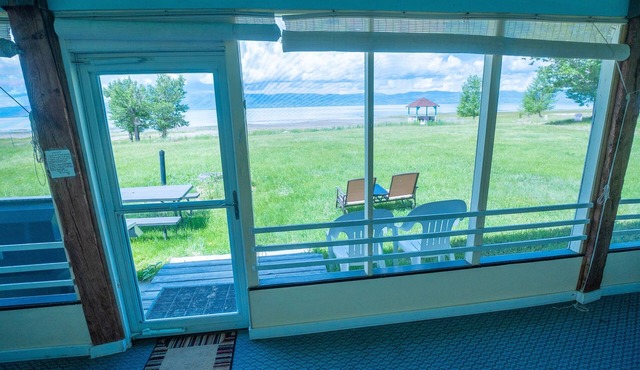 Shabby Chic 3 Bears Beach House with Private Beach Access