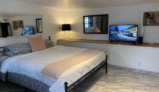 Shabby Chic Guest House LA Hills 2