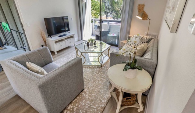 Shabby Chic Oceanside 2 Bedroom Serviced Apartment