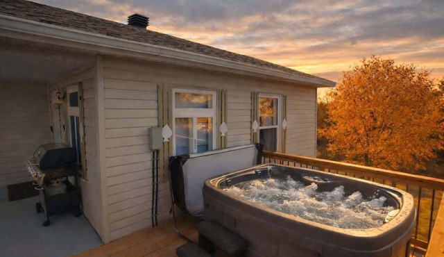 Shack Cozy with Spa, near Massif Charlevoix & MSA