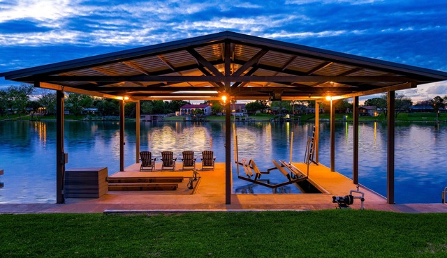 Shade Tree Cottage- Lakefront w/Views & Boat Dock