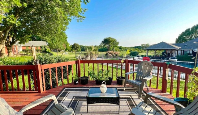 Shaded Oaks Peaceful Golf Course and Close to BSW