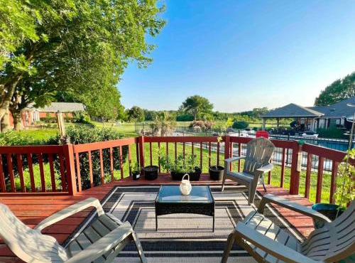 Shaded Oaks Peaceful Golf Course and Close to BSW