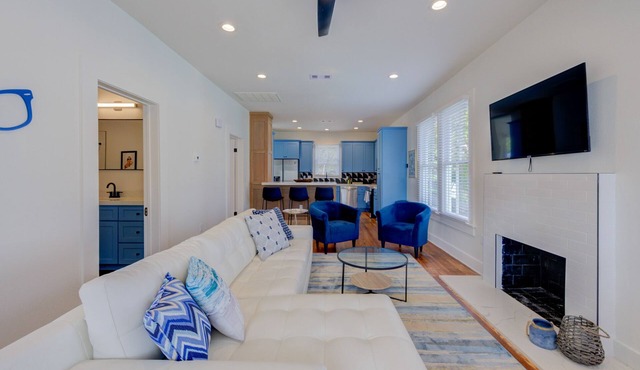 ✬ Shades of Blue ✬ - ♛King beds on East End