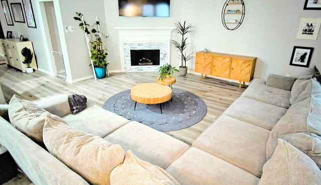 SHADOW CREEK RANCH W/POOL! 4 Beds, 2 Bath, Fireplace, awesome backyard!