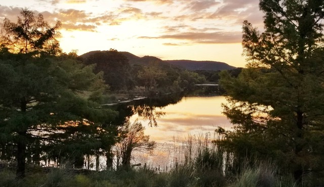 Shadow Dance Ranch-Private 2000 Acres and 2 Lakes with Plenty of Water to Enjoy!