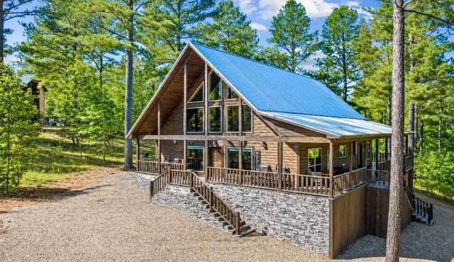Shadow Dancer 🌊 Creek Lot Cabin: 🎮 Games, 🤸 Playset, 🔥 Hot Tub, & More!